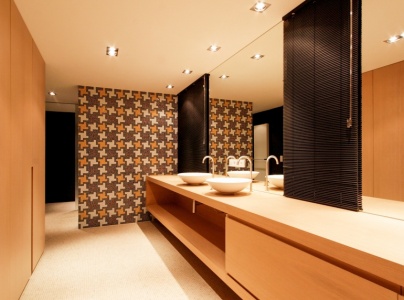 Réalisation d'une salle de bain avec mosaïques marbre